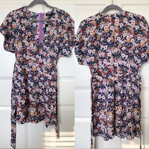 Nasty Gal V-neckline Short Sleeve Floral Dress